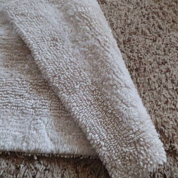 3x2 reversable cotton bathmat - Bundle and save! - Picture 2 of 3